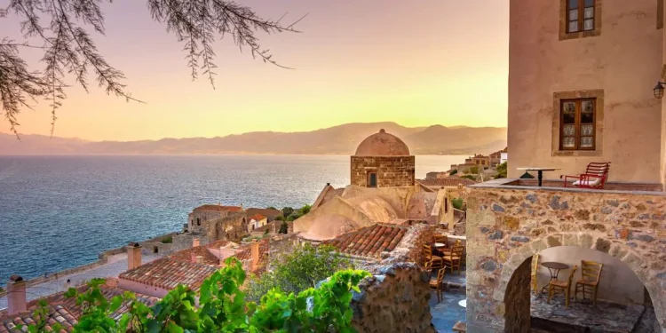 Πάσχα στη Μονεμβασιά: Να γιατί είναι μία μοναδική εμπειρία ζωής