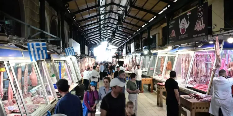 Πώς κινήθηκαν το λιανεμπόριο και η εστίαση το φετινό Πάσχα