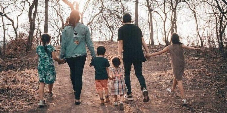 Πολύτεκνες οικογένειες με τρία παιδιά: Τα επιδόματα που θα δικαιούνται