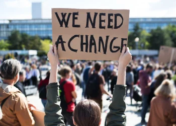 SOS για την υπερθέρμανση του πλανήτη: Από τον Ιούνιο του 2023, κάθε μήνα αδιαλείπτως συντρίβεται το ρεκόρ ζέστης