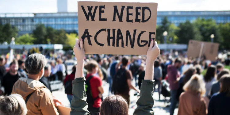 SOS για την υπερθέρμανση του πλανήτη: Από τον Ιούνιο του 2023, κάθε μήνα αδιαλείπτως συντρίβεται το ρεκόρ ζέστης