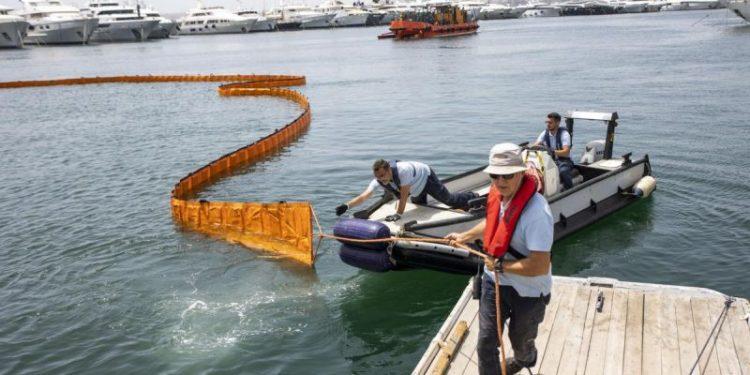 Μαρίνα Φλοίσβου: Άσκηση αντιμετώπισης περιστατικού θαλάσσιας ρύπανσης