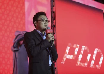 Ποιος είναι ο Mr. Temu: Ο μυστηριώδης μεγιστάνας Κόλιν Χουάνγκ που απειλεί… την Amazon