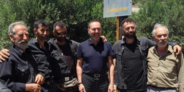 Ο…Κρητίκαρος Γιάννης Στουρνάρας και η μαντινάδα