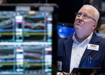 Wall Street: Συνεχίστηκε ο «χορός» των ρεκόρ για S&P 500 και Nasdaq – Στο αντίθετο ρεύμα ο Dow Jones