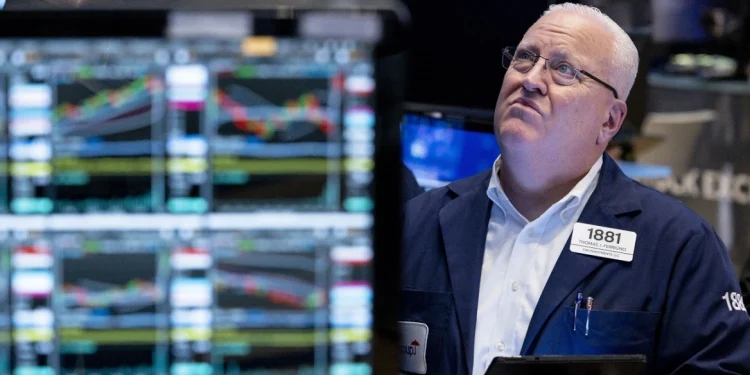 Wall Street: Συνεχίστηκε ο «χορός» των ρεκόρ για S&P 500 και Nasdaq – Στο αντίθετο ρεύμα ο Dow Jones