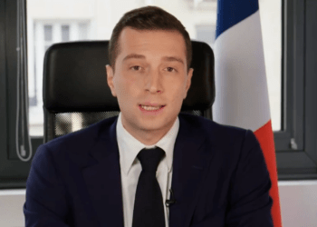 Γαλλία: Με τις γυναίκες ψηφοφόρους «φλερτάρει» ο Μπαρντελά – «Είστε και θα παραμείνετε ελεύθερες»