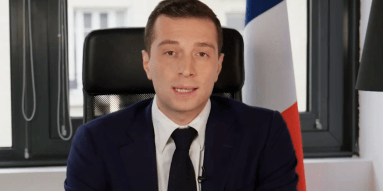 Γαλλία: Με τις γυναίκες ψηφοφόρους «φλερτάρει» ο Μπαρντελά – «Είστε και θα παραμείνετε ελεύθερες»