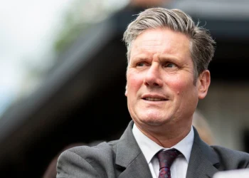 Βρετανία: Οι Εργατικοί δεσμεύθηκαν να μειώσουν τη μετανάστευση, αν εκλεγούν