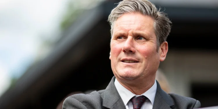 Βρετανία: Οι Εργατικοί δεσμεύθηκαν να μειώσουν τη μετανάστευση, αν εκλεγούν