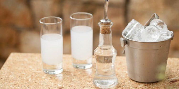 Τσίπουρο: Πώς ένα βασιλικό διάταγμα εμποδίζει τις εξαγωγές;