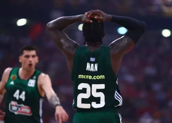 Ολυμπιακός – Παναθηναϊκός: Τα παράπονα των «πρασίνων» στα αποδυτήρια των διαιτητών και η ατάκα του Μπετσίροβιτς