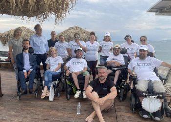 Γλυφάδα: Ενθουσιάστηκε ο Cory Lee από την οργάνωση της παραλίας για τα ΑμεΑ