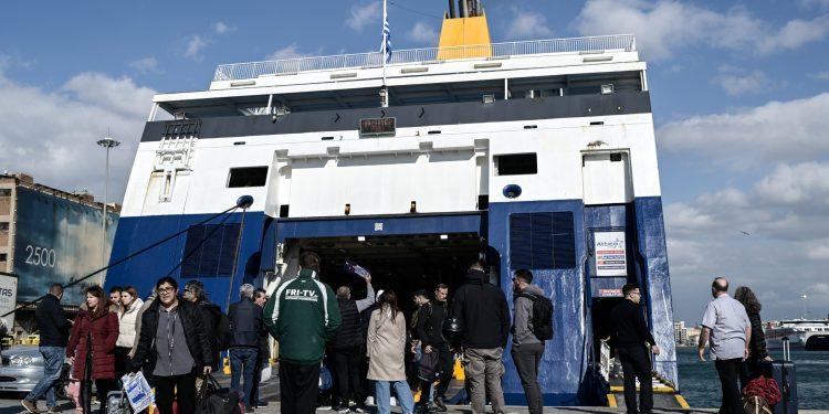 Ακτοπλοϊκά εισιτήρια: Αυξήσεις φωτιά έως 101% – Στις ακριβότερες διαδρομές από νησί σε νησί η Ελλάδα