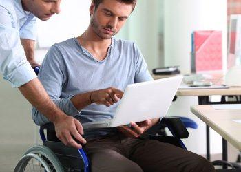 Δεν εφαρμόζουν οι δήμοι το νόμο για τις προσλήψεις ατόμων με αναπηρία και χρόνιες παθήσεις