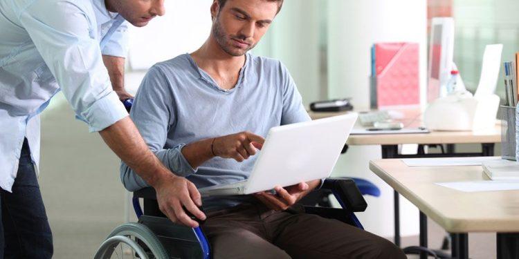 Δεν εφαρμόζουν οι δήμοι το νόμο για τις προσλήψεις ατόμων με αναπηρία και χρόνιες παθήσεις