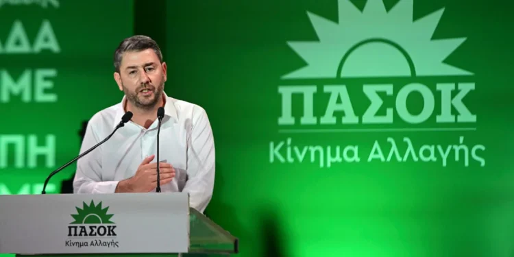 ΠΑΣΟΚ: Σε θέσεις μάχης για την αυριανή κρίσιμη συνεδρίαση με φόντο τη σύγκρουση της ηγεσίας με τους αμφισβητίες και την απειλή των διαγραφών