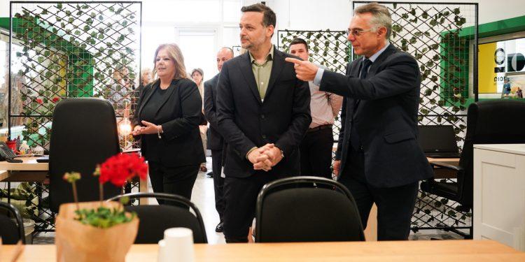 «Πόρτα-πόρτα» αναζητά τα ευάλωτα ενεργειακά νοικοκυριά ο δήμος Αθηναίων