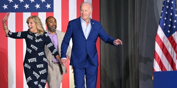 Οι New York Times καλούν τον Μπάιντεν να αποσυρθεί από την κούρσα για τον Λευκό Οίκο