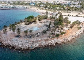 Η μικρή χερσόνησος της Γλυφάδας γίνεται επίγειος παράδεισος!