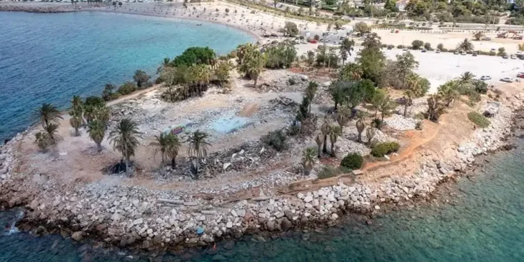 Η μικρή χερσόνησος της Γλυφάδας γίνεται επίγειος παράδεισος!