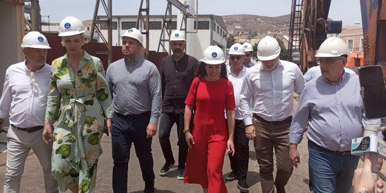 Στη Σύρο η Δόμνα Μιχαηλίδου-Επίσκεψη στα Ναυπηγεία