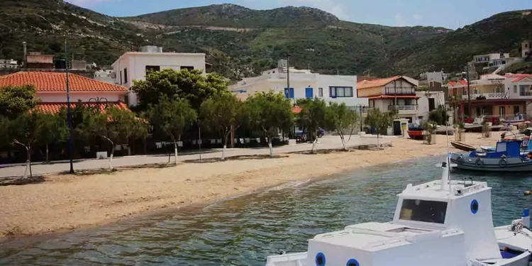 Φούρνοι: Το μικρό νησί με τις παραλίες που θα σου κουρσέψουν το μυαλό