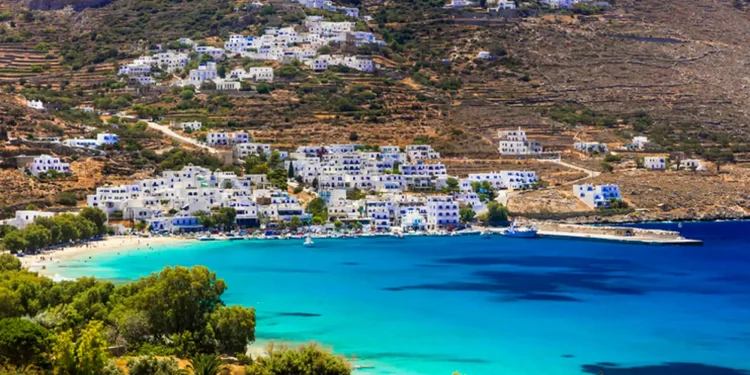 Άνδρος: Εκτόξευση στις αφίξεις τουριστών τον πρώτο μήνα του φετινού καλοκαιριού