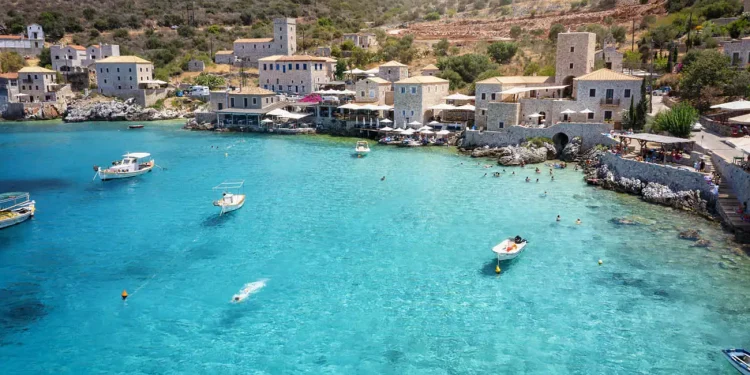 Διακοπές στη Μάνη και στο πετρόχτιστο Λιμένι – Πού να μείνετε