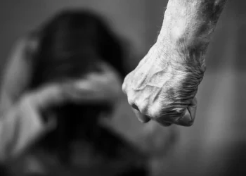 Και η πρώην σύζυγος του γνωστού δικηγόρου είχε καταθέσει μήνυση για ενδοοικογενειακή βία