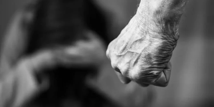 Και η πρώην σύζυγος του γνωστού δικηγόρου είχε καταθέσει μήνυση για ενδοοικογενειακή βία