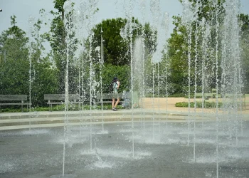 Καιρός: Κυριακή με 35άρια και τοπικές μπόρες – Έρχονται από εβδομάδα μελτέμια και άνοδος της θερμοκρασίας