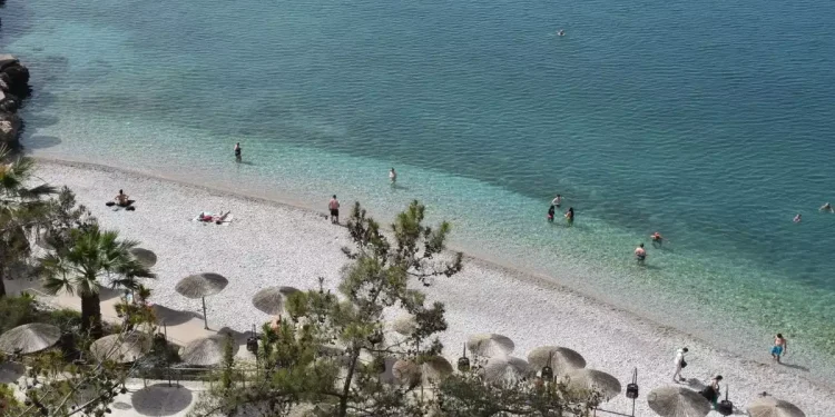 FTI: Στον «αέρα» χιλιάδες αφίξεις τουριστών στην Κρήτη, τη Ρόδο, την Κω και την Κέρκυρα