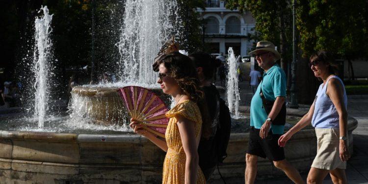 Καιρός: Ισχυροί άνεμοι και μικρή πτώση της θερμοκρασίας σήμερα