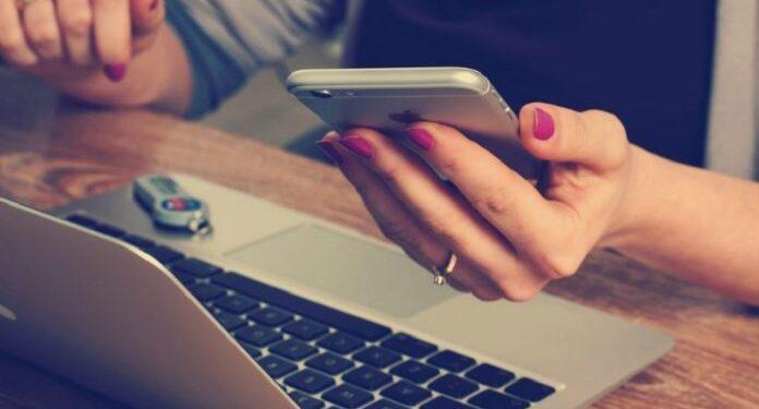 Οθόνη: Πώς επηρεάζουν όσα βλέπουμε την ψυχική υγεία;