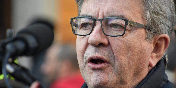 Ο Γάλλος πρωθυπουργός επέκρινε τον Μελανσόν μετά την αντισημιτική επίθεση