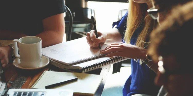 Μικρομεσαίες επιχειρήσεις: Έρχονται φορολογικά και αναπτυξιακά κίνητρα για να «μεγαλώσουν»