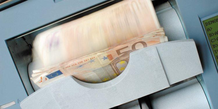 Η τραπεζική αργία φέρνει αλαλούμ με τις συντάξεις