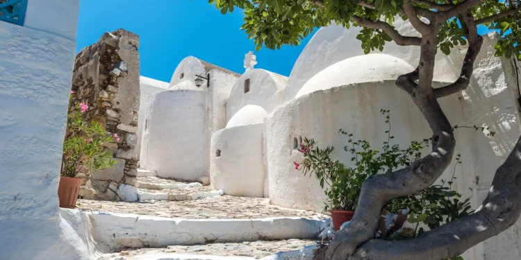 Ούτε Πάρος, ούτε Μύκονος, ούτε Νάξος: Τα 6 ελληνικά νησιά που προτείνουν οι Times για ήσυχες διακοπές – Τα 2 έχουν μαγική Χώρα