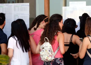 Πανελλαδικές εξετάσεις: Στις 13:00 ανακοινώνονται οι βαθμοί των μαθητών – Πώς αναμένεται να κινηθούν