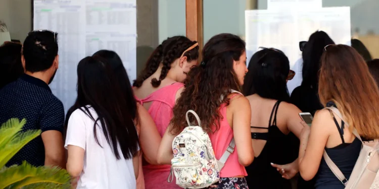 Πανελλαδικές εξετάσεις: Στις 13:00 ανακοινώνονται οι βαθμοί των μαθητών – Πώς αναμένεται να κινηθούν