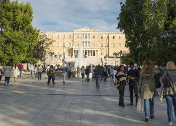 Δήμος Αθηναίων: Ολοκληρώνεται αύριο η α’ φάση των εργασιών άρσης επικινδυνότητας στα μάρμαρα της πλ. Συντάγματος