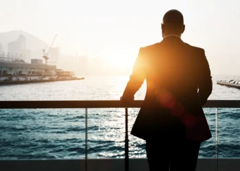 World Wealth Report: Οι πλούσιοι είναι περισσότεροι παρά ποτέ και η περιουσία τους σπάει όλα τα ρεκόρ