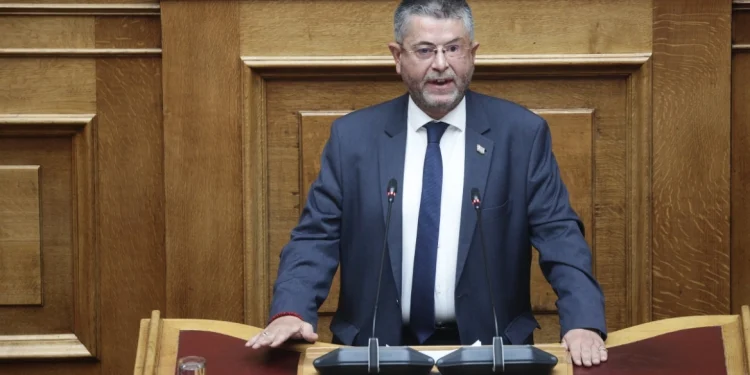 Παύλος Σαράκης: Διεγράφη από την ΚΟ της Ελληνικής Λύσης – Το παρασκήνιο της κόντρας με τον Βελόπουλο