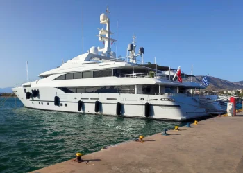 Ύδρα: Κατάσχεση του σκάφους από όπου φαίνεται να έπεσαν τα βεγγαλικά ζήτησε η εισαγγελέας – «Κάηκαν 300 στρέμματα από τη φωτιά»