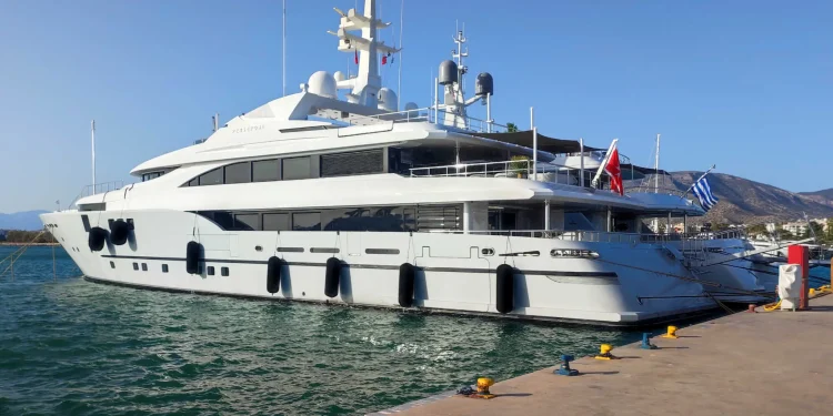 Ύδρα: Κατάσχεση του σκάφους από όπου φαίνεται να έπεσαν τα βεγγαλικά ζήτησε η εισαγγελέας – «Κάηκαν 300 στρέμματα από τη φωτιά»