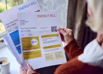 Ρεύμα: Μπλε και κίτρινα τιμολόγια ρεύματος τα φθηνότερα το Α’ εξάμηνο – Η εξέλιξη των τιμών και οι επιλογές των καταναλωτών