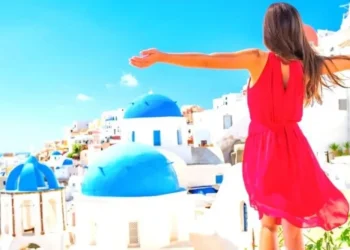 Προς νέο ρεκόρ ο τουρισμός: Αύξηση 20% και πάνω σε αφίξεις και έσοδα το πρώτο τετράμηνο