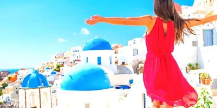 Προς νέο ρεκόρ ο τουρισμός: Αύξηση 20% και πάνω σε αφίξεις και έσοδα το πρώτο τετράμηνο