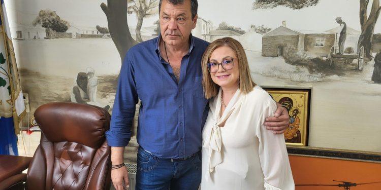 Τη δημοσιογράφο – ευρωβουλευτή Μαρία Σπυράκη υποδέχθηκε ο δήμαρχος Φυλής